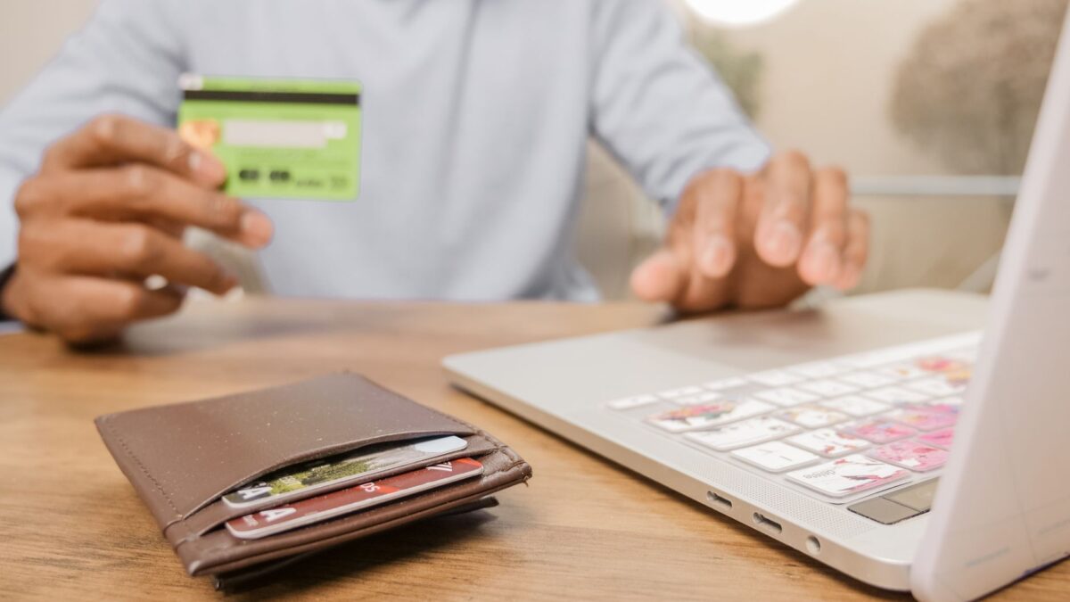 Tu primera tarjeta de crédito: cómo usarla sin endeudarte